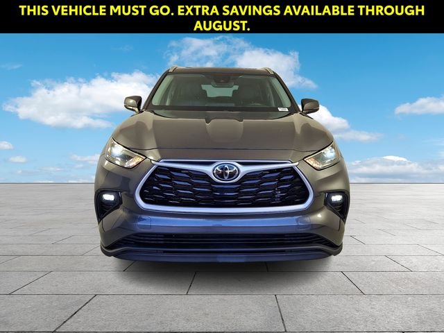 Used 2023 Gray Toyota XLE image 3