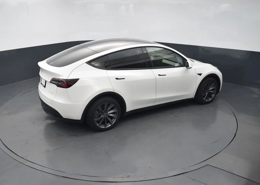 Used 2022 White Tesla Long Range image 36