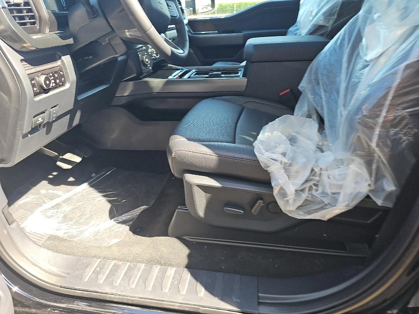 New 2026 Agate Black Metallic Ford F-350® Lariat® image 28