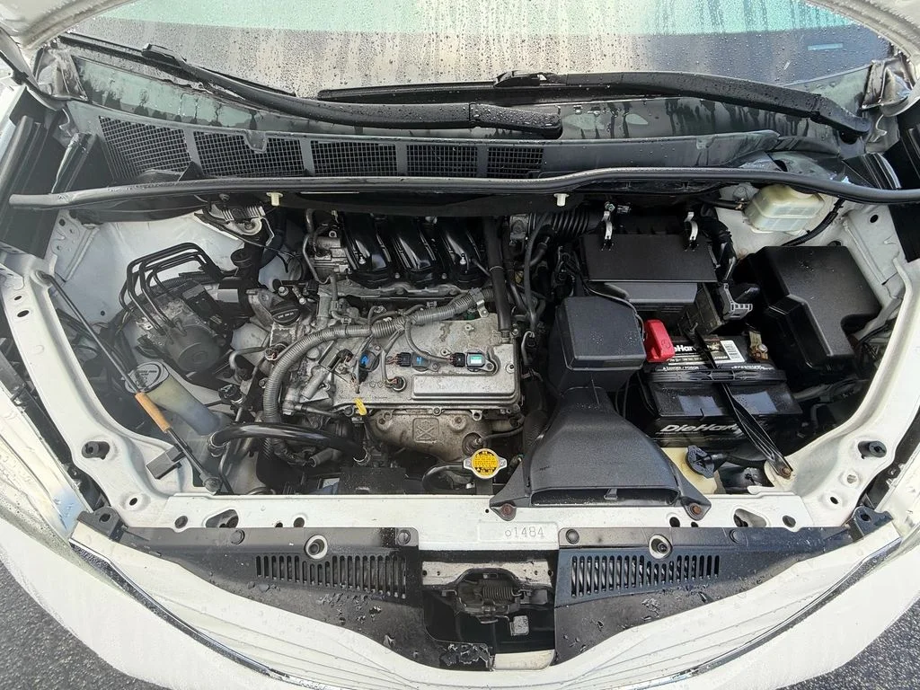 Used 2015 White Toyota LE image 15