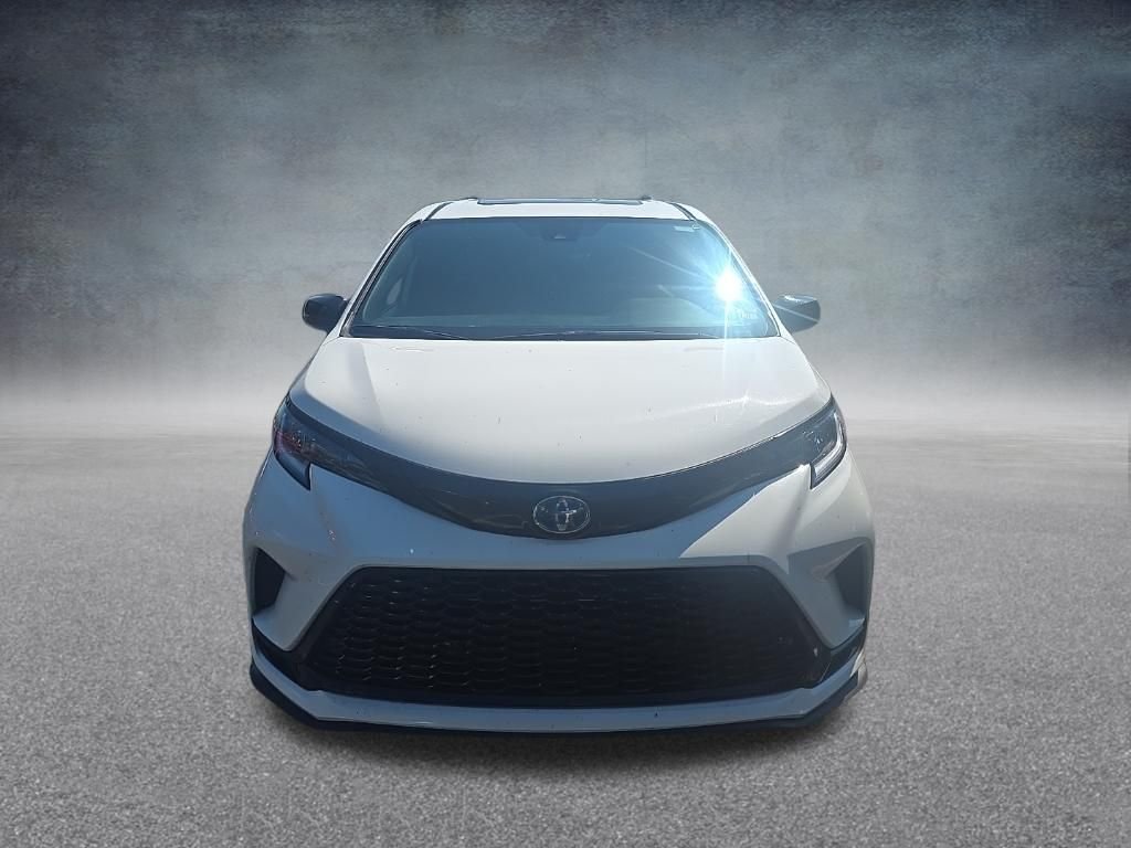 Used 2025 Ice Toyota XSE image 3