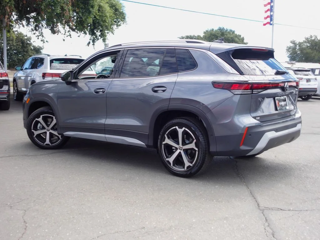 New 2026 Platinum Gray Metallic Volkswagen SE image 9