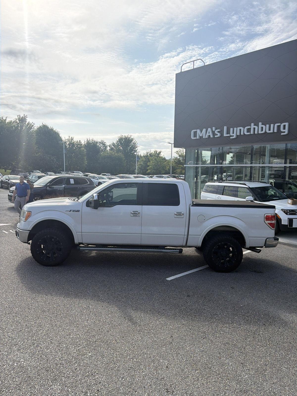 Used 2011 White Platinum Metallic Tri-Coat Ford Lariat image 9