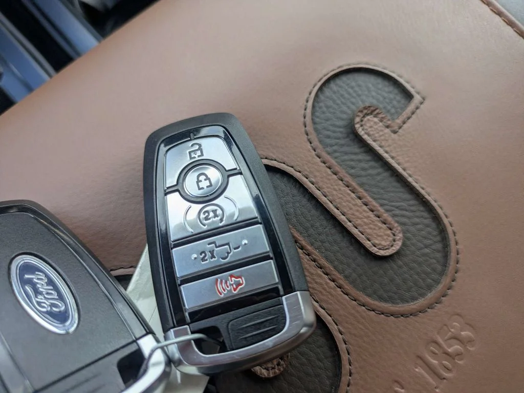 Used 2025 Agate Black Metallic Ford King Ranch image 33