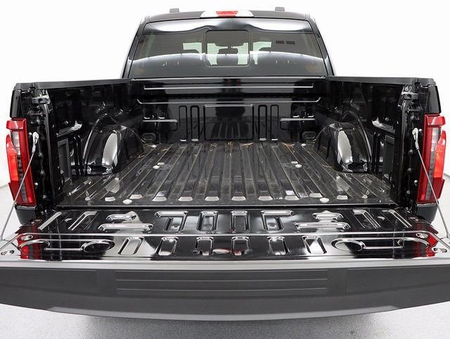 New 2026 Agate Black Metallic Ford XLT image 7