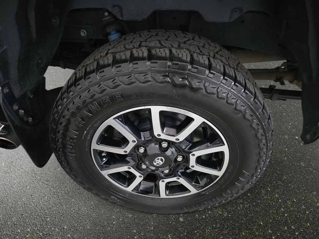 Used 2017  Toyota Limited image 32