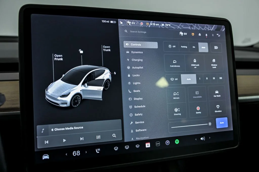 Used 2021 White Tesla Long Range image 21