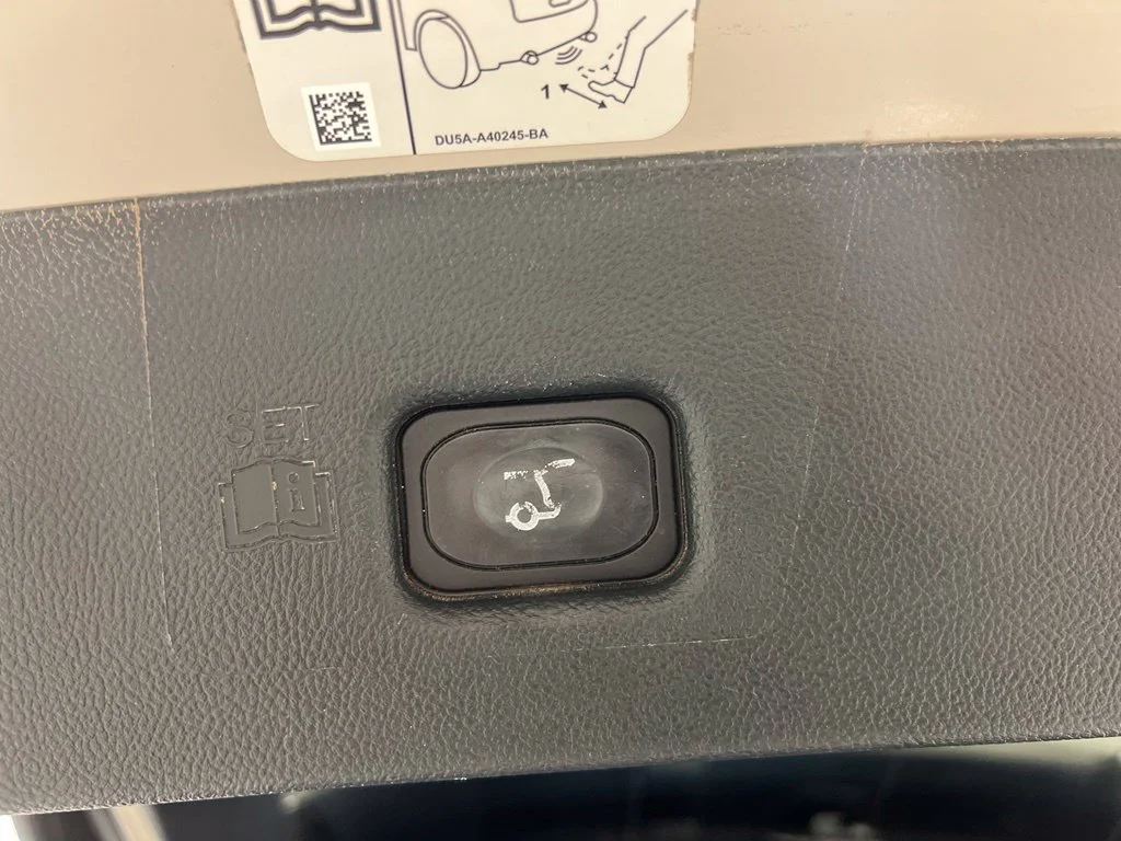 Used 2019 White Lincoln Reserve image 32