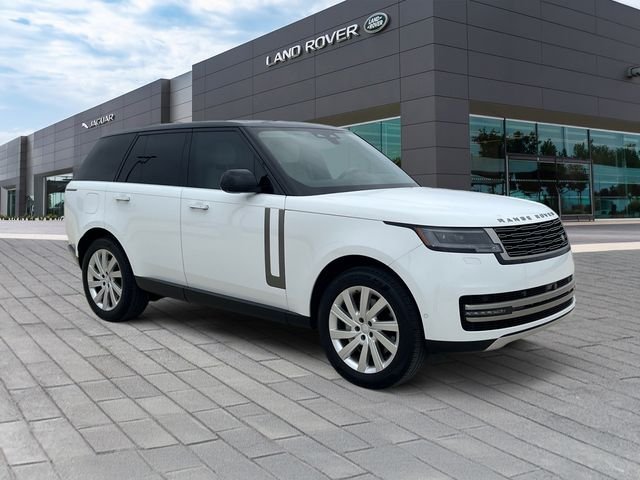 Used 2025 White Land Rover SE image 7
