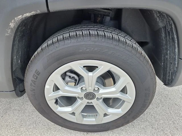 Certified Used 2025 White Jeep Latitude image 20