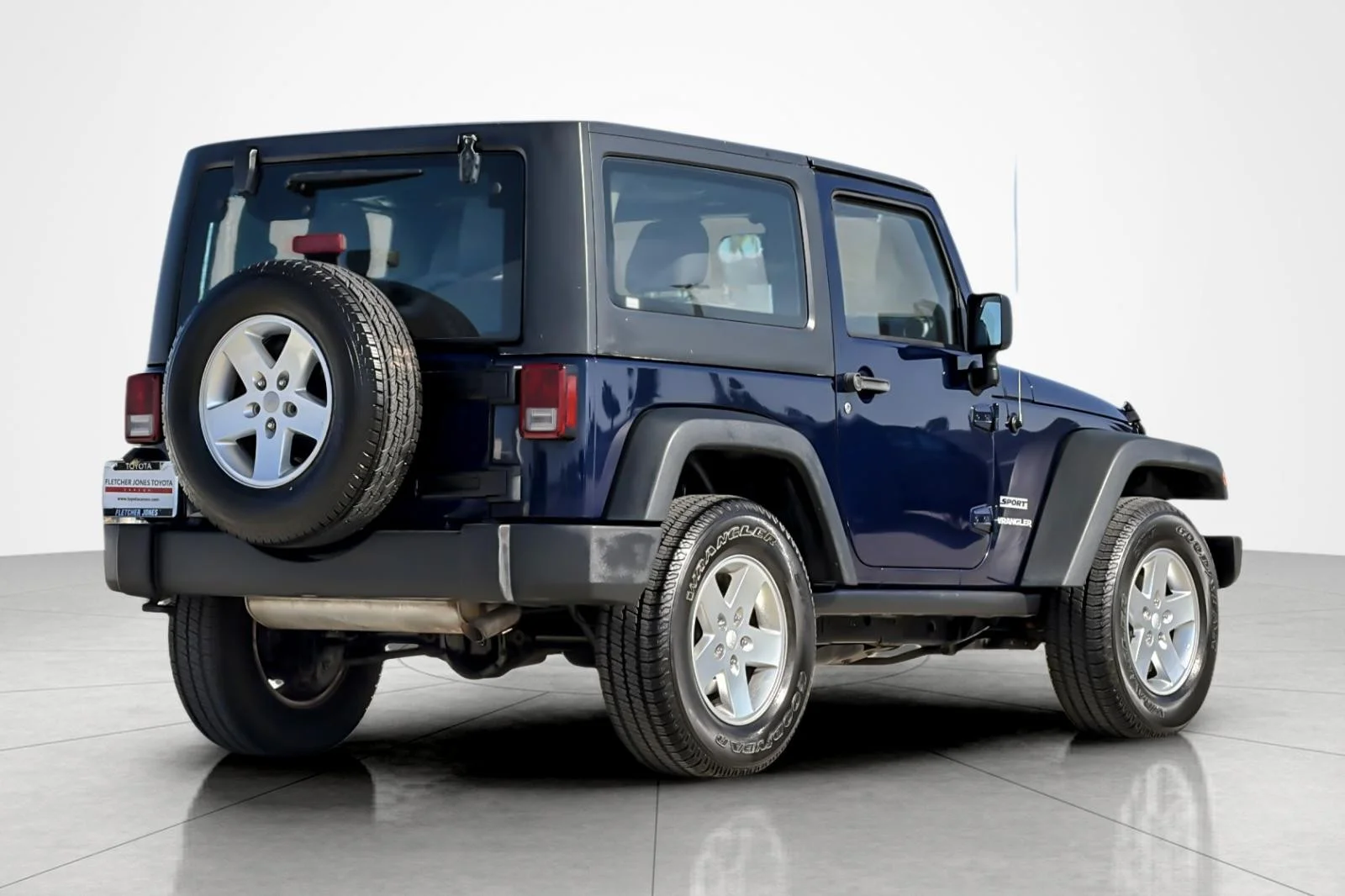 Used 2013 TRUE BLUE PEARLCOAT Jeep Sport image 5