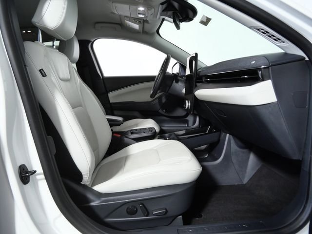 Used 2025 White Ford Premium image 7