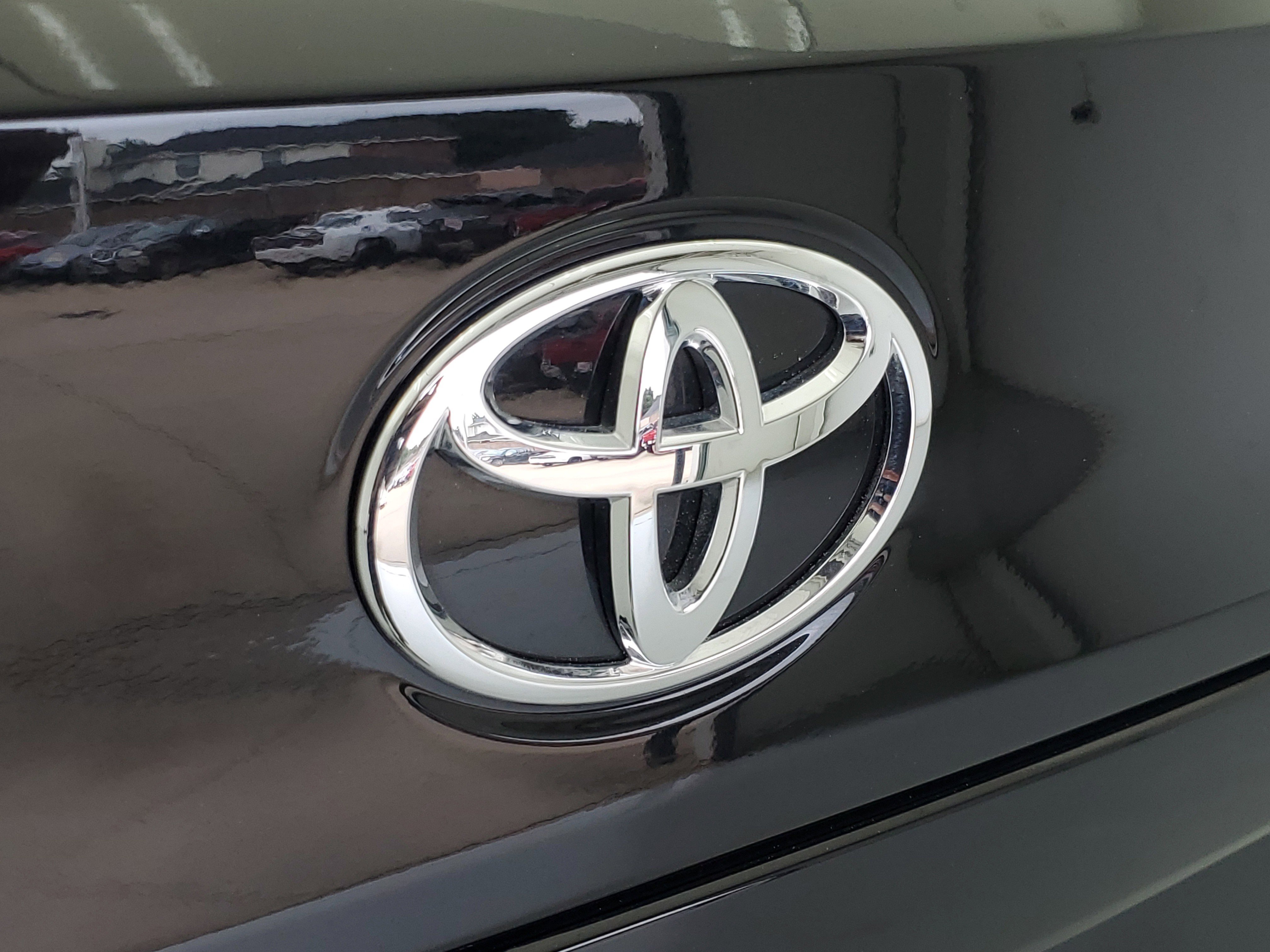 Used 2025 Jet Black Toyota L image 9