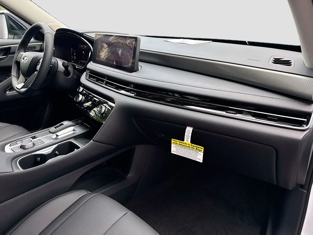 New 2027 RADIANT WHITE INFINITI Luxe FWD image 32