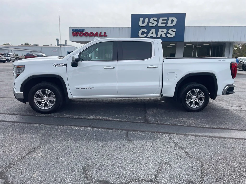 Used 2025 Summit White GMC SLT image 4