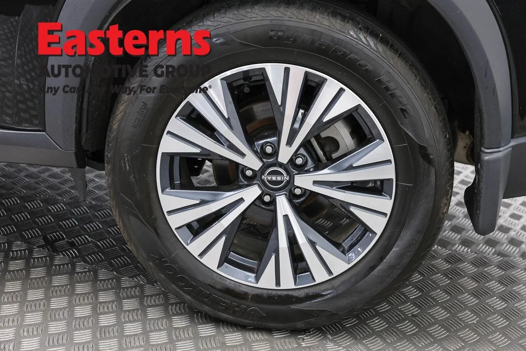 Used 2022 Black Nissan SV image 32