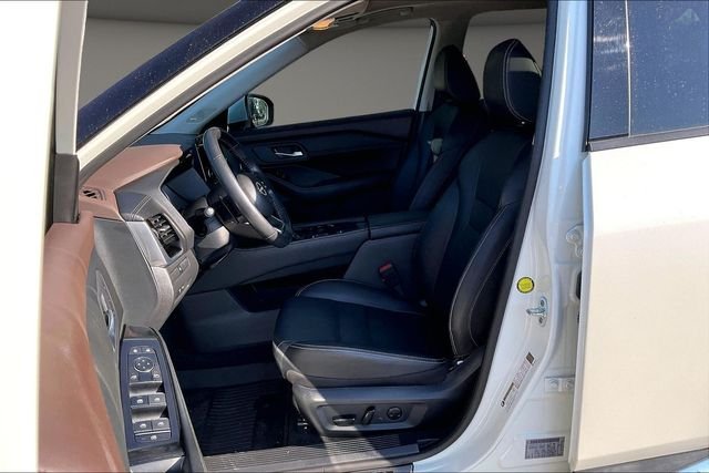 Used 2023 White Nissan SL image 23