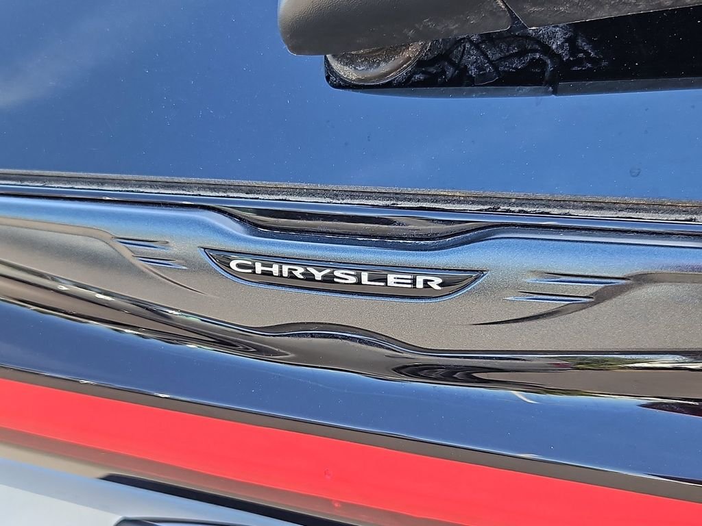 New 2026 Bright White Clear-Coat Exterior Paint Chrysler Select image 25