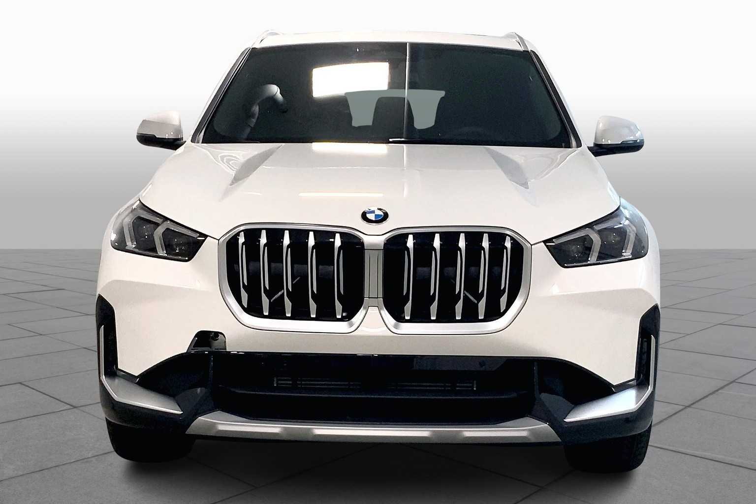 New 2026 Alpine White BMW xDrive28i image 3