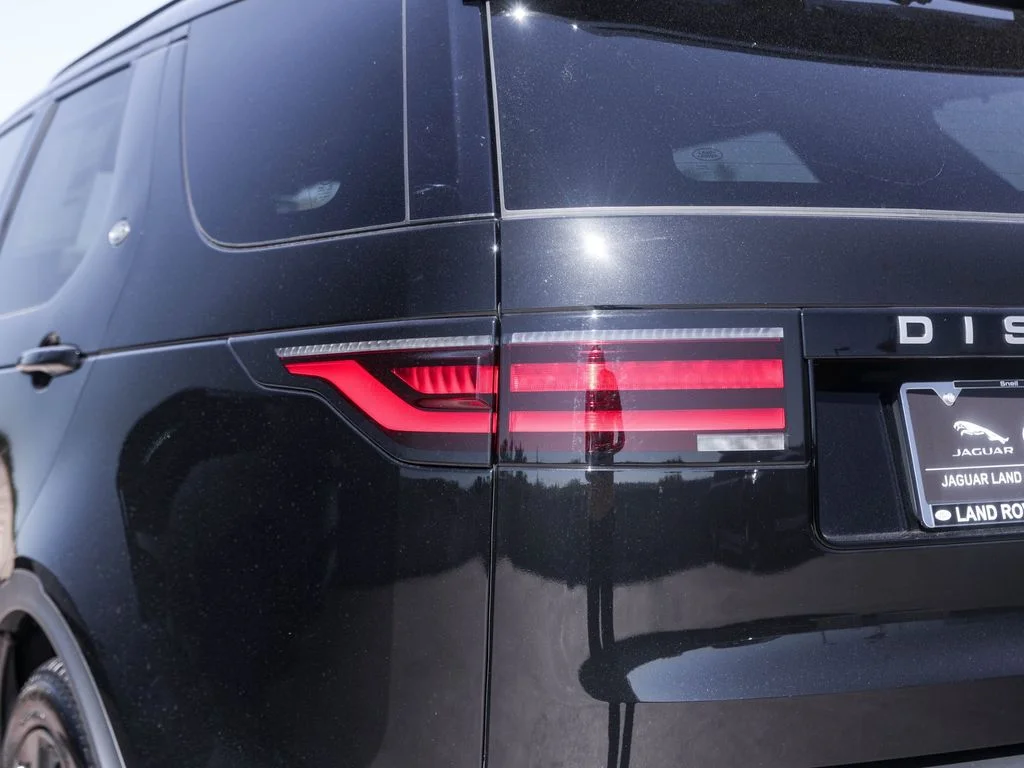 Used 2025 Santorini Black Metallic Land Rover S image 7
