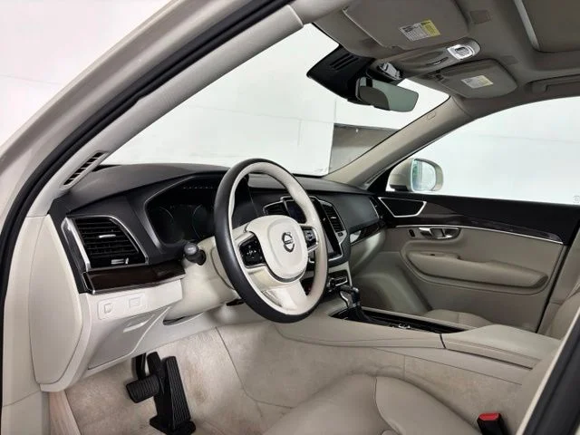 Used 2016  Volvo T6 Momentum image 9