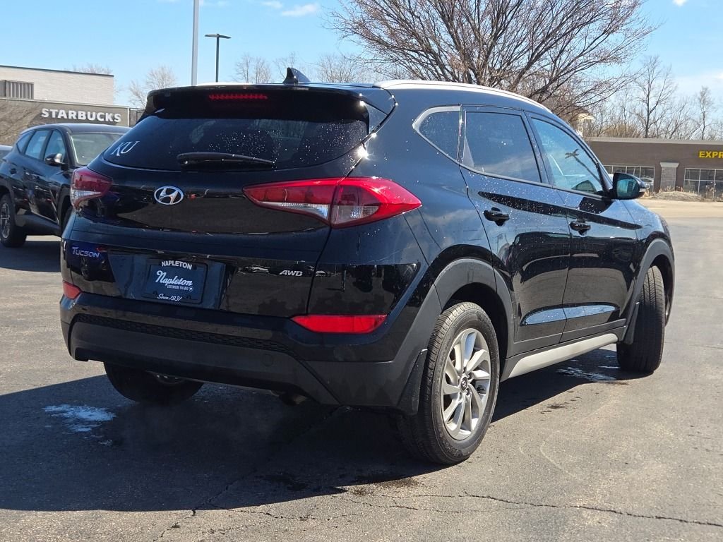 Used 2017 Black Hyundai SE Plus image 12