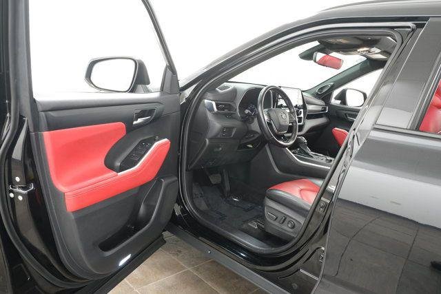 Certified Used 2021 MIDNIGHT BLACK METALLIC Toyota  image 26