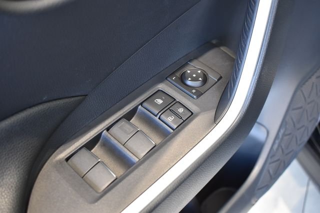 2025 Toyota RAV4 XLE - Photo 16