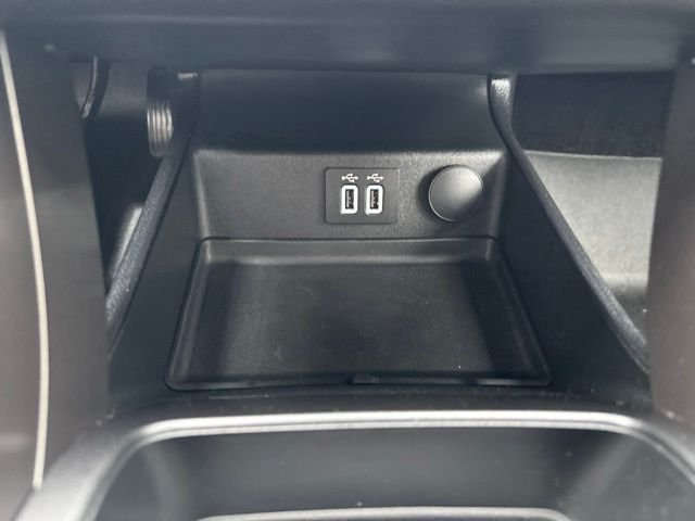 Used 2020 Black Ford SE image 27
