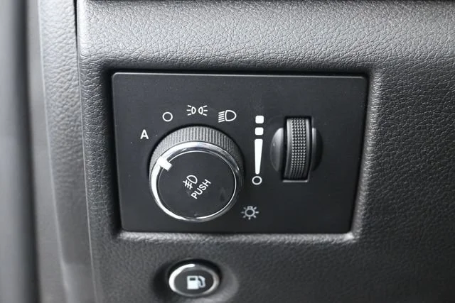 Used 2019 Ivory 3-coat Jeep Overland image 13