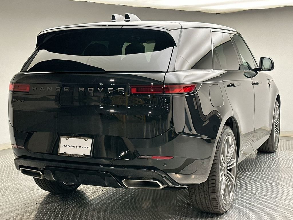 New 2026 Santorini Black Land Rover Dynamic SE image 3