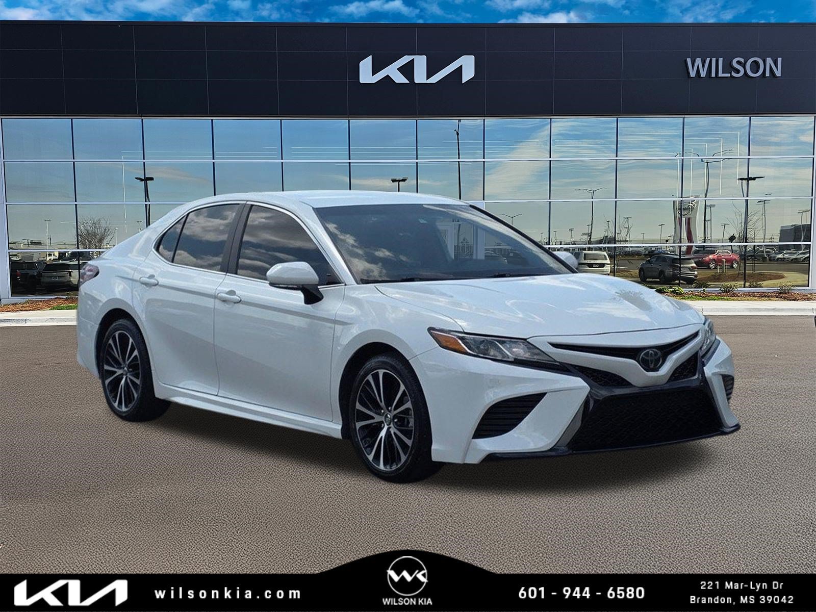Used 2019 Super White Toyota SE image 1