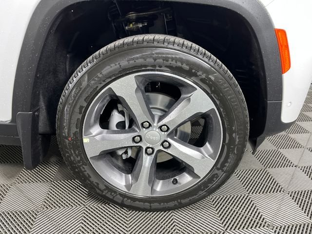 New 2026 Bright White Clear-Coat Exterior Paint Jeep Limited image 5