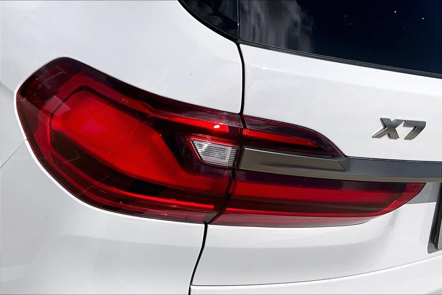 Used 2022 Alpine White BMW M50i image 27