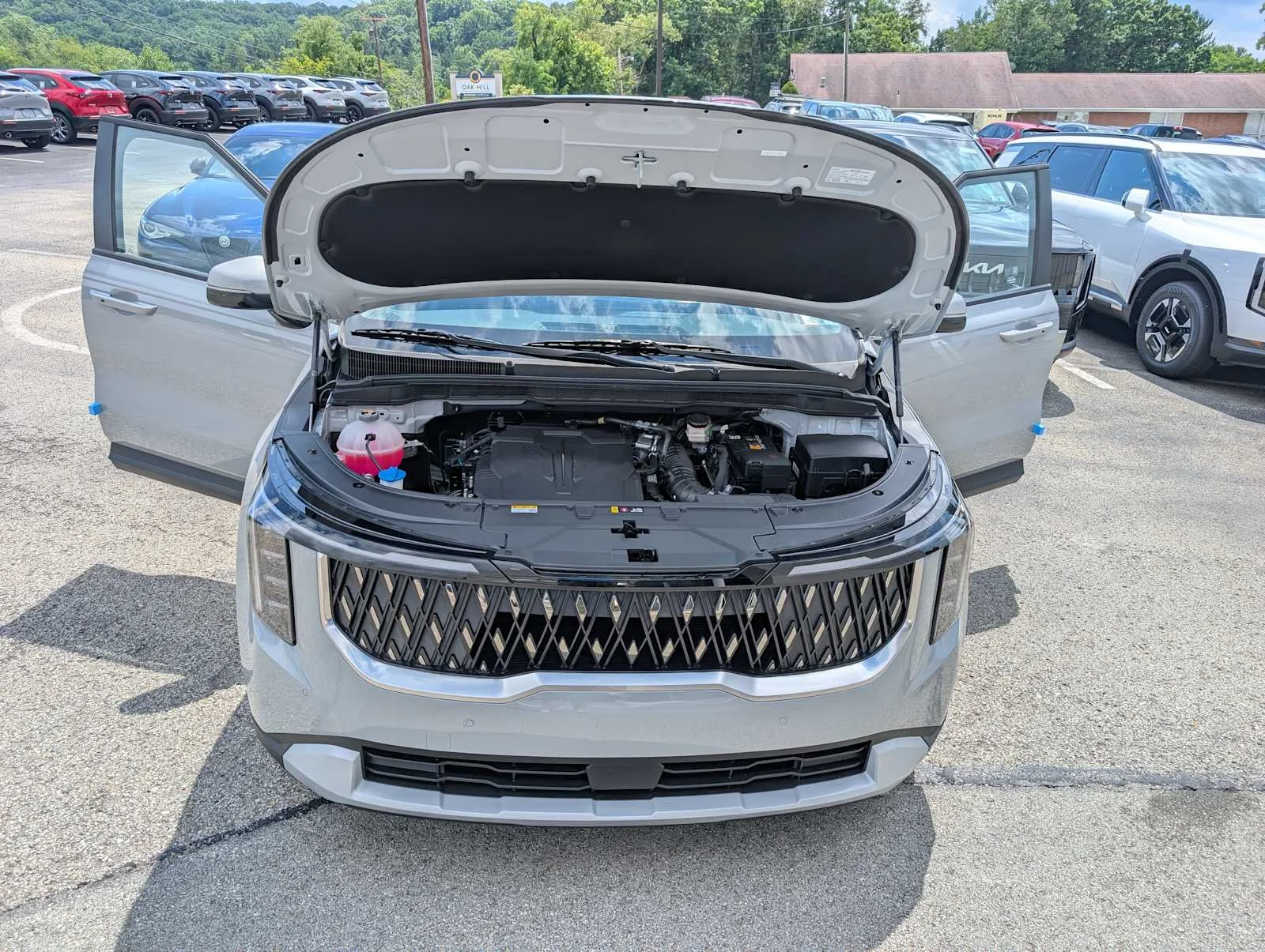 New 2027 Ceramic Silver Kia LXS image 10