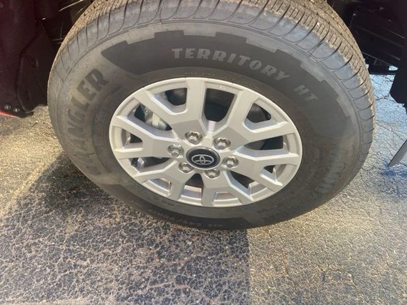 2026 Toyota Tacoma SR5 - Photo 9