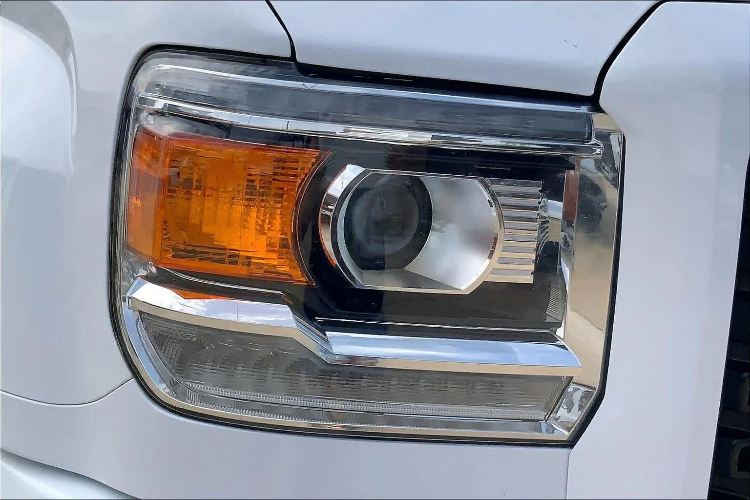 Used 2016 Summit White GMC Denali image 26