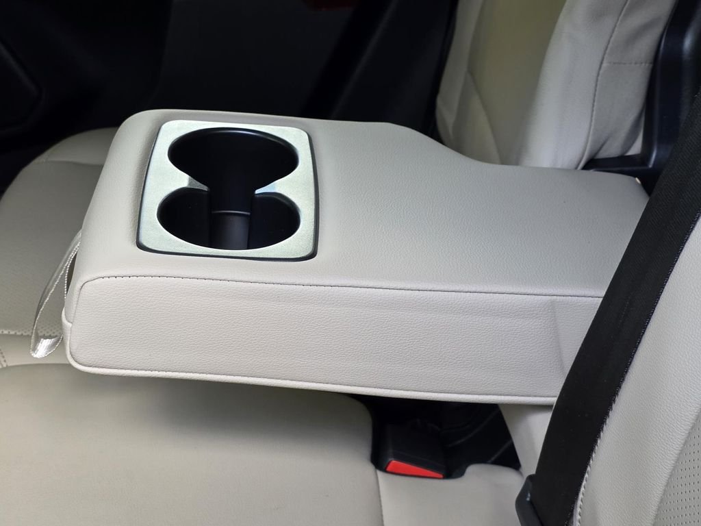 Used 2022 White Ford SEL image 11