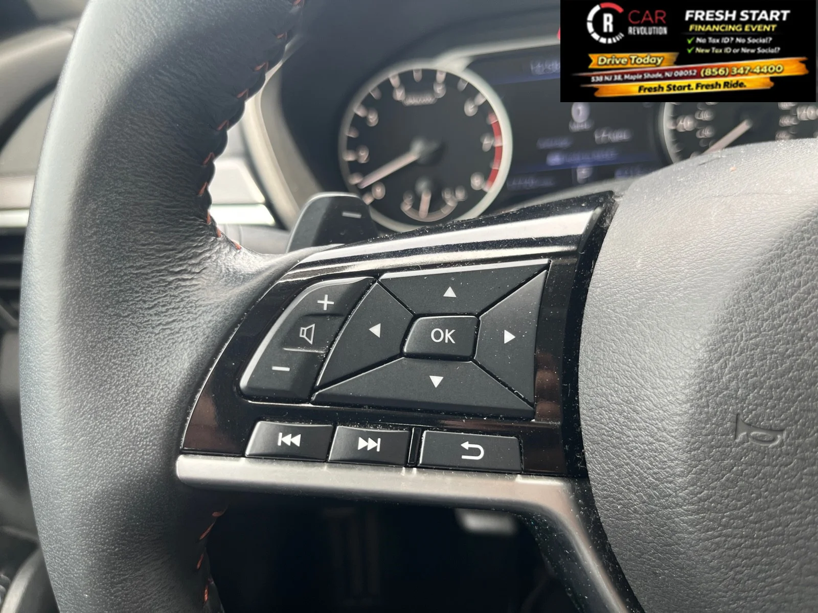 Used 2025 Pearl White Tricoat Nissan SR image 22