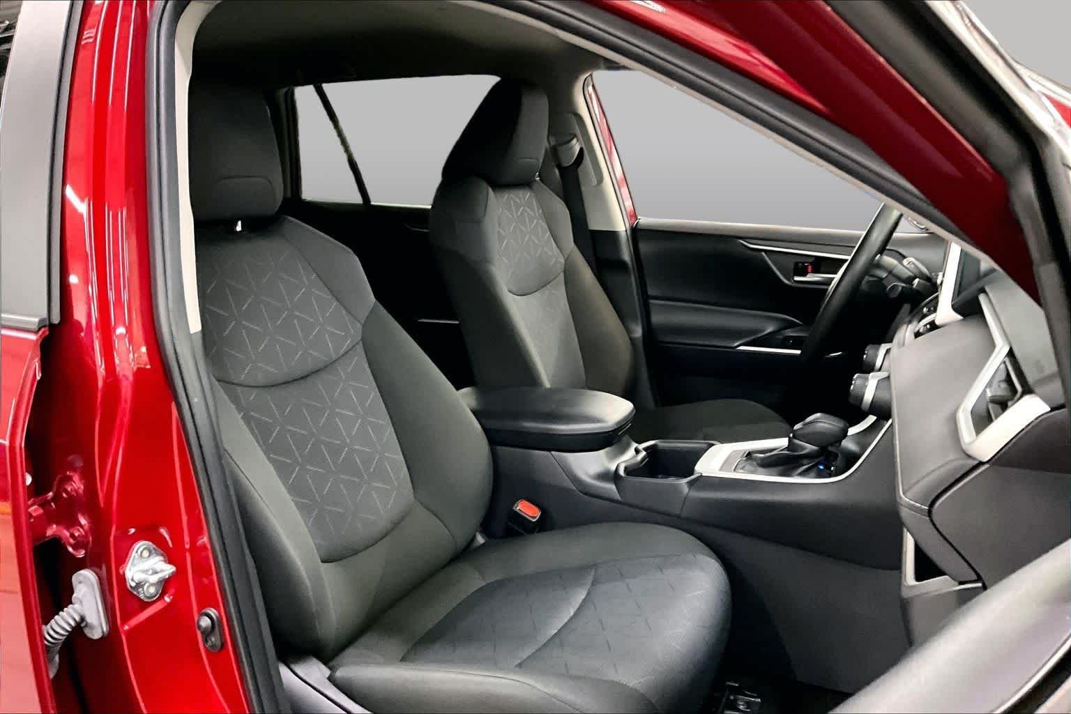 Used 2025 Ruby Flare Pearl Toyota XLE image 9