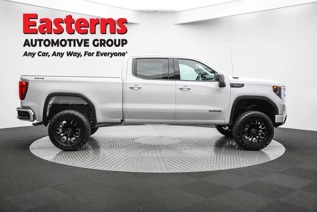Used 2025 White GMC Elevation image 4