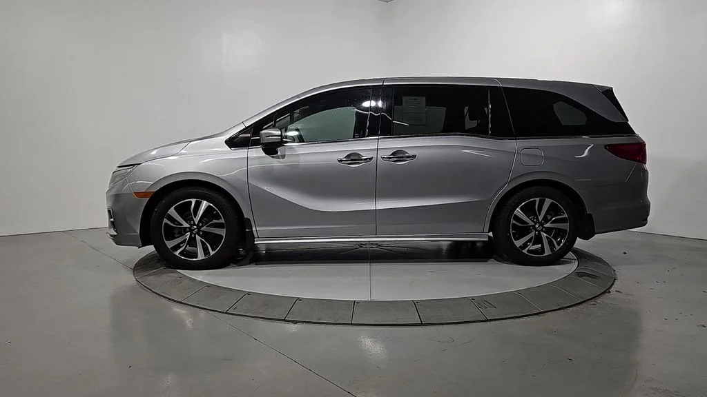 Used 2018 Pacific Pewter Metallic Honda Elite image 2