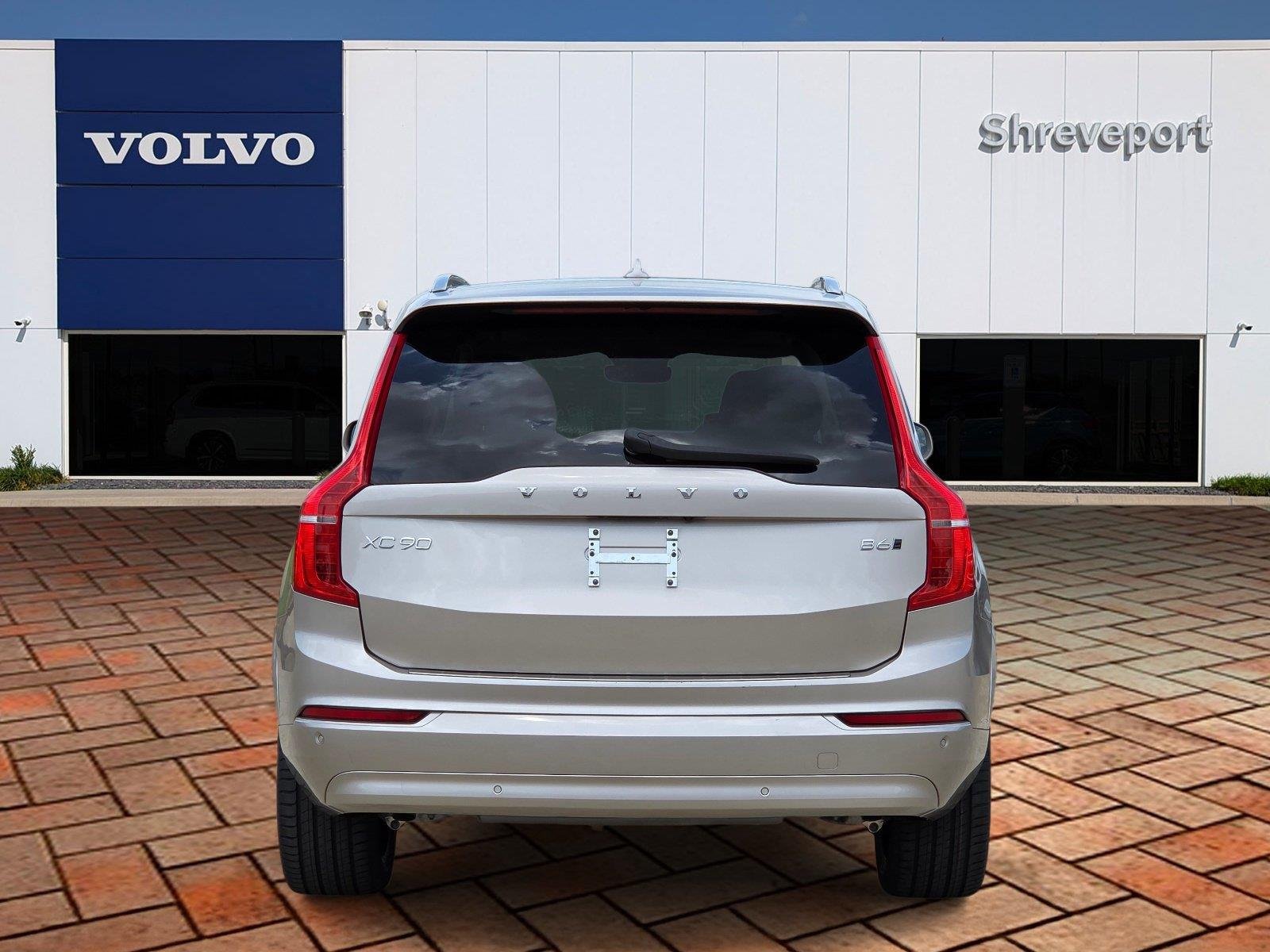 Used 2023 Bright Dusk Metallic Volvo Core image 4