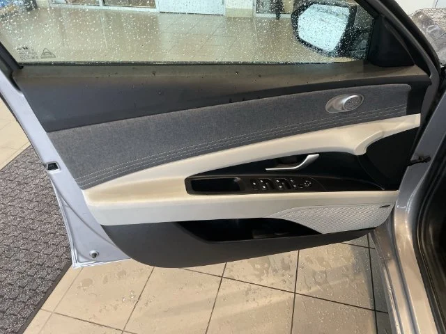 2024 Hyundai Elantra Limited - Photo 14