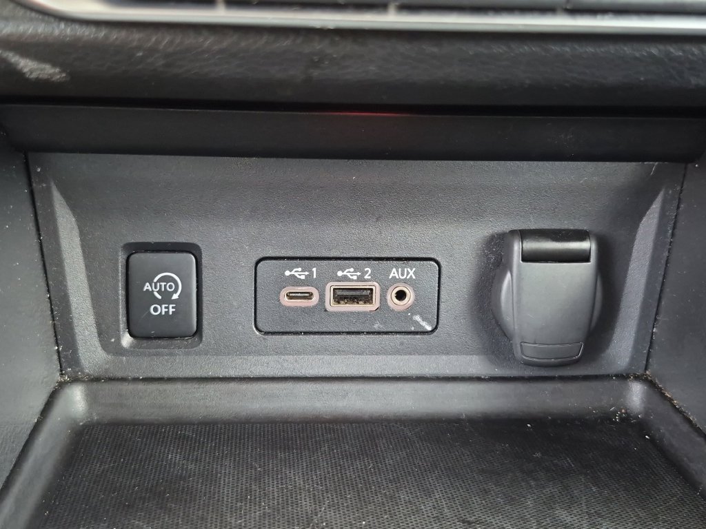 Used 2025 White Nissan SV image 36
