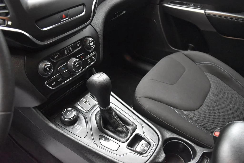 Used 2019 Black Jeep Latitude image 11