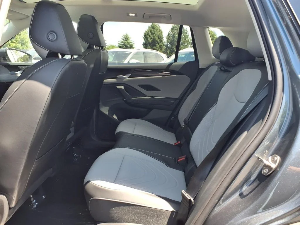 New 2026 Platinum Gray Metallic Volkswagen 2.0T SE image 18