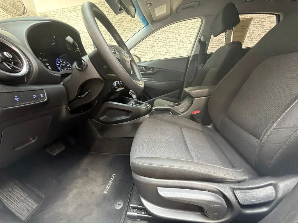 Used 2022 Lunar White Hyundai SEL image 24