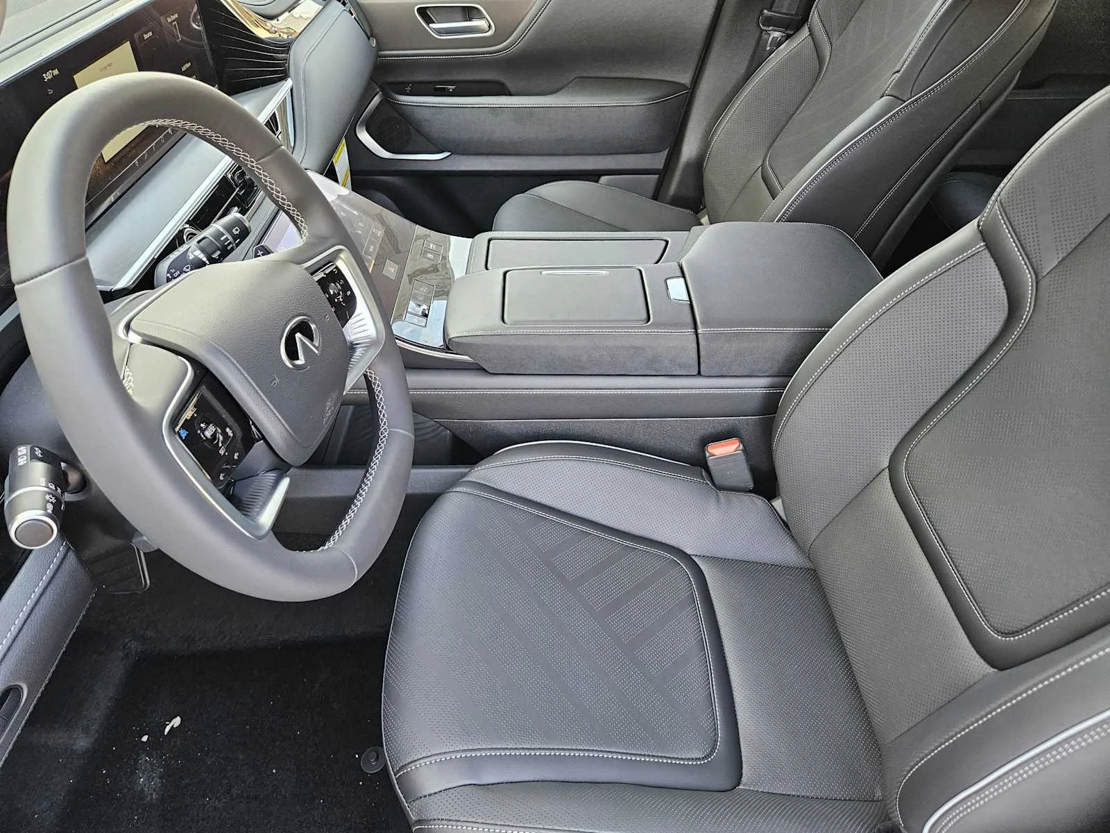 New 2026 RADIANT WHITE INFINITI Luxe 2WD image 8