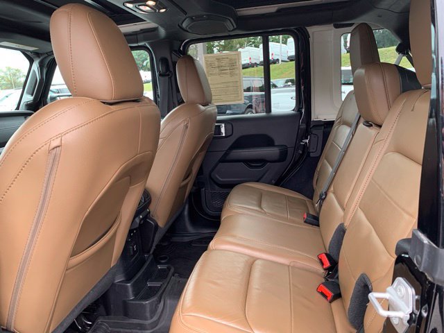 Used 2022 Black Jeep Unlimited Sahara image 25